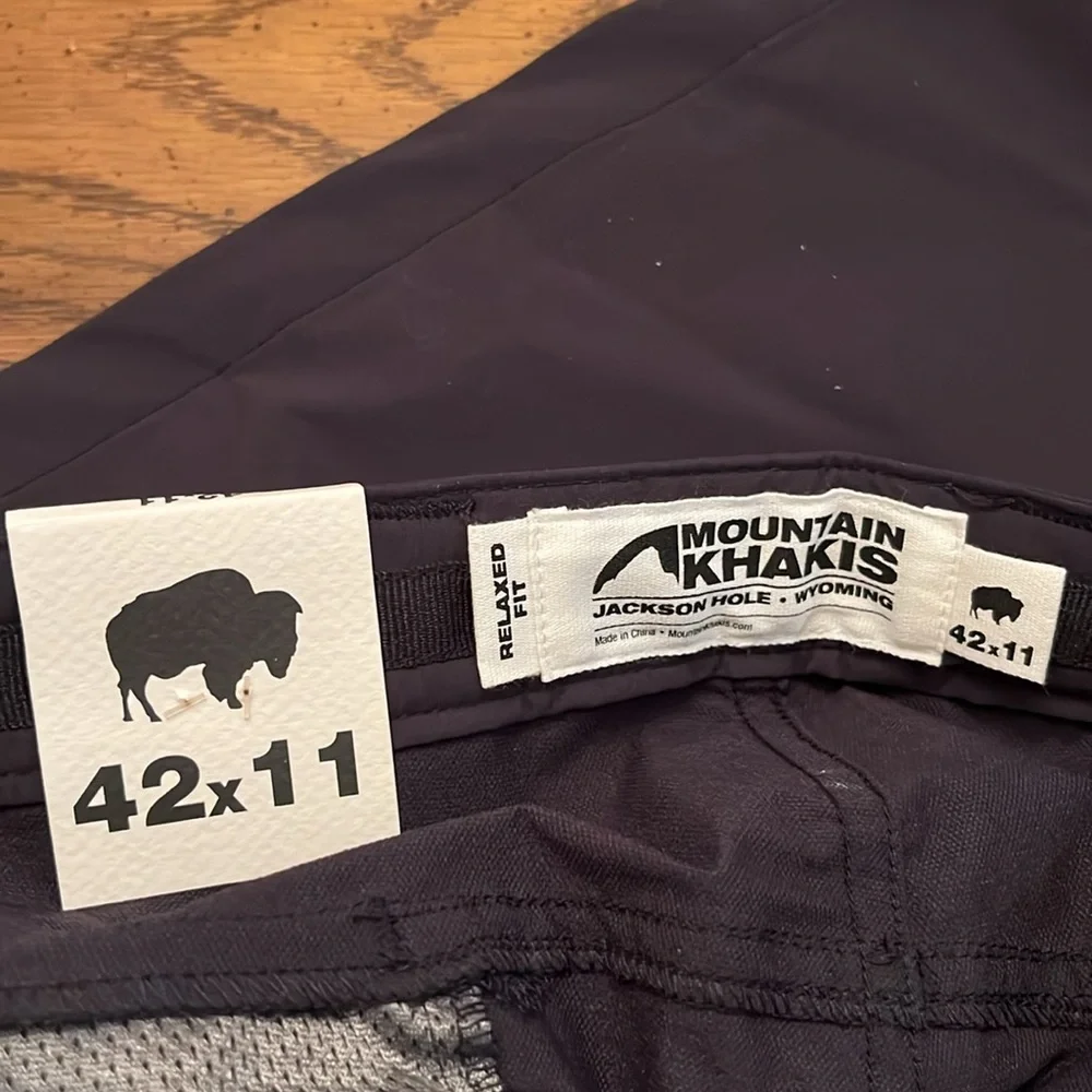 Mountain Khakis shorts,‎ size 42, NWT